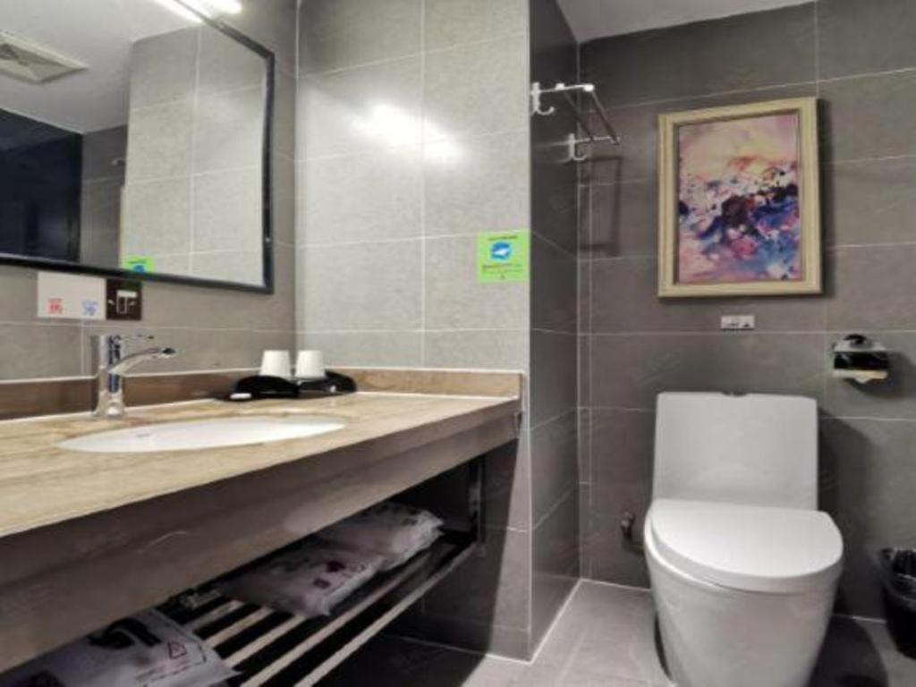 T Social Hotel Guangzhou Railway Station Branch Экстерьер фото