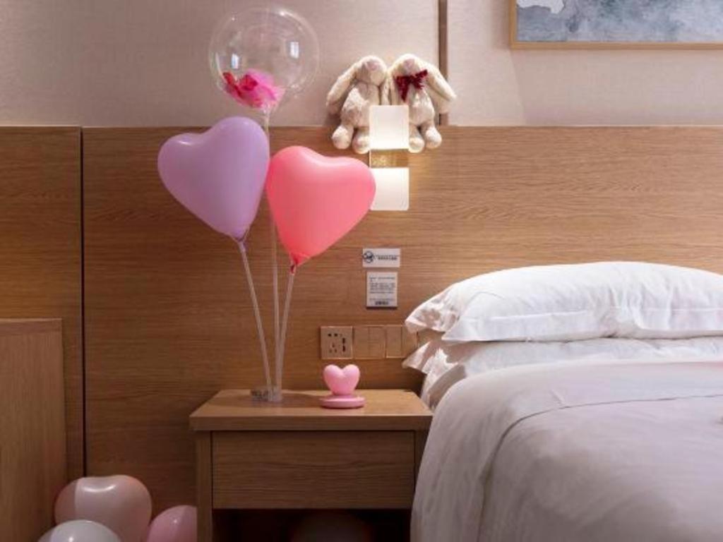 T Social Hotel Guangzhou Railway Station Branch Экстерьер фото