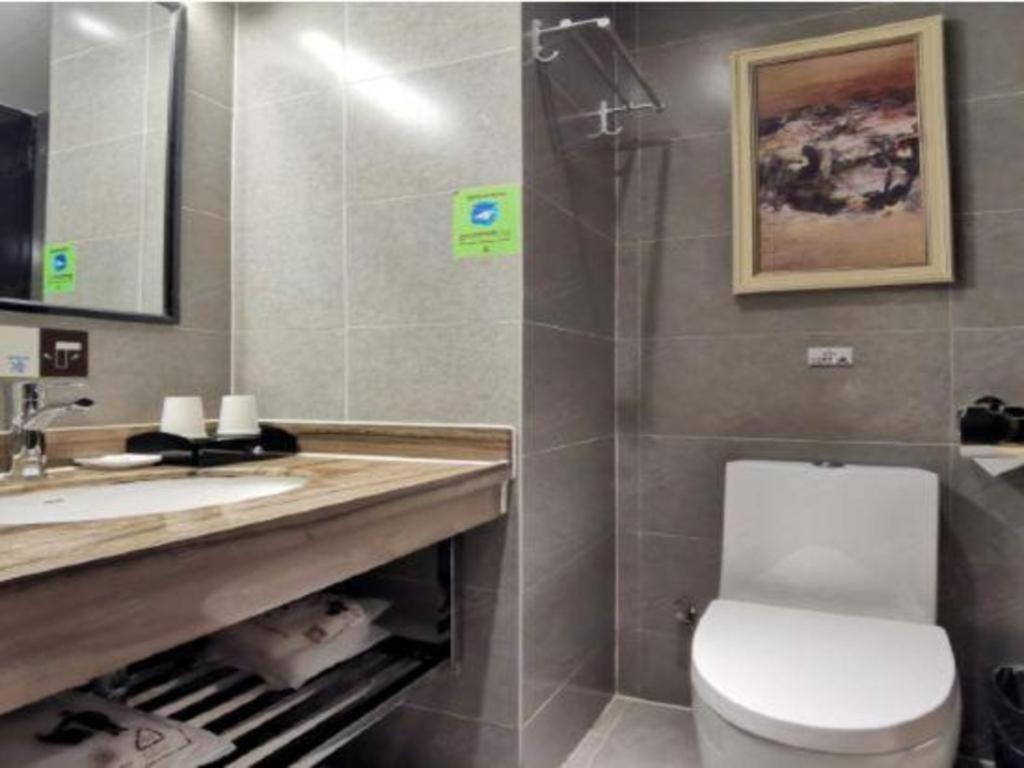 T Social Hotel Guangzhou Railway Station Branch Экстерьер фото
