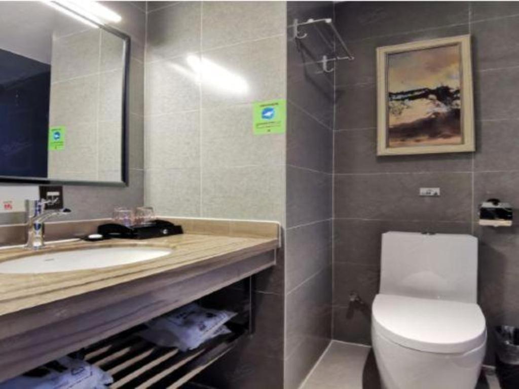 T Social Hotel Guangzhou Railway Station Branch Экстерьер фото