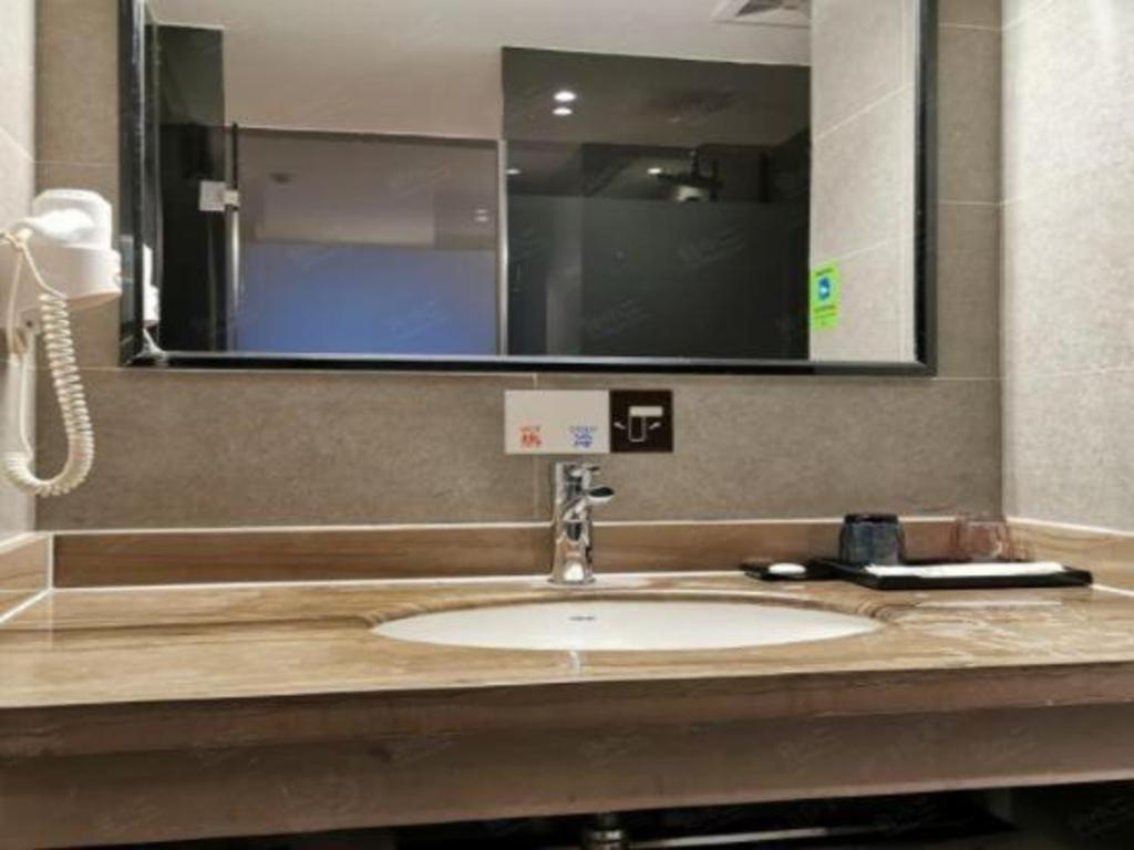 T Social Hotel Guangzhou Railway Station Branch Экстерьер фото