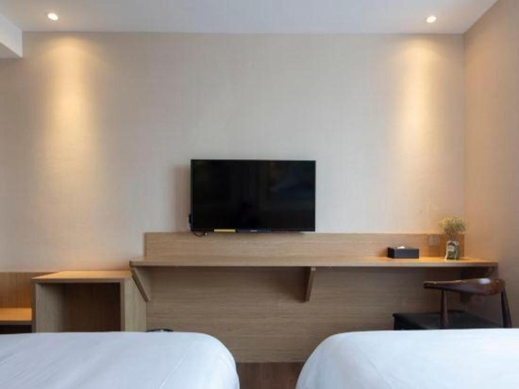 T Social Hotel Guangzhou Railway Station Branch Экстерьер фото